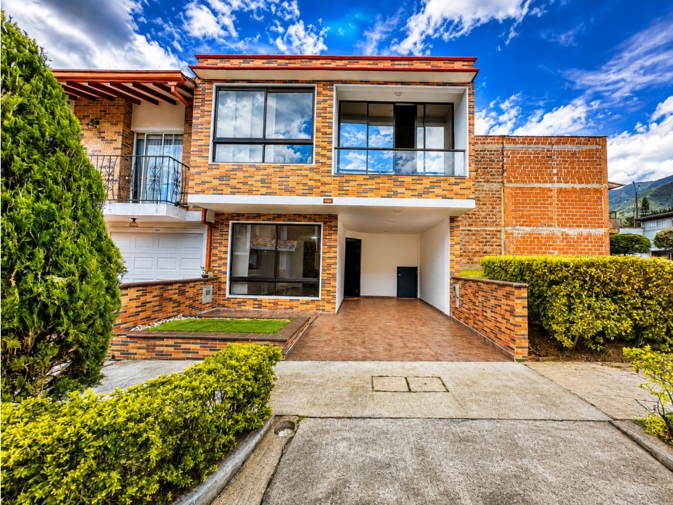 Venta de casa en La Estrella 170 mts, Las Brisas
