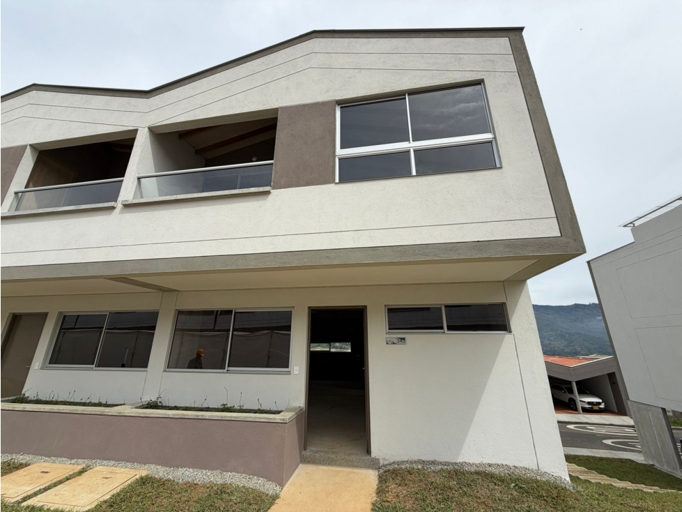 SE VENDE CASA EN LLANOAZUL- GIRARDOTA - 2