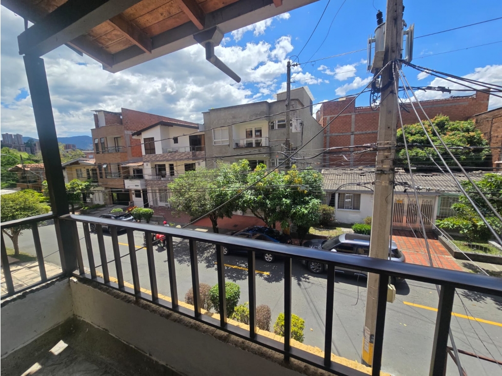 Casa Unifamiliar Excelente Ubicación En El Dorado, Envigado107 Mts. — foto 2