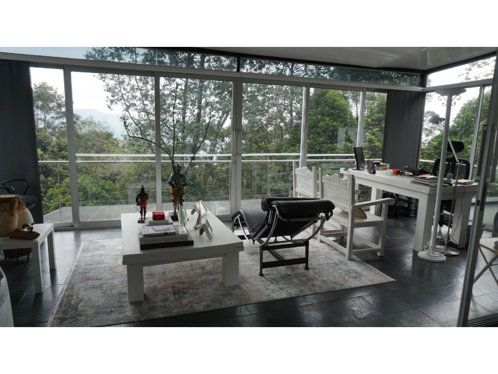 Venta de Casa Sector Loma del Escobero en Envigado