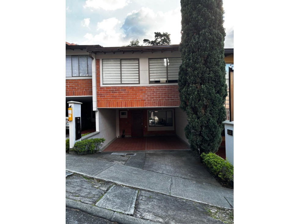 Venta casa con jardin natiral - 1