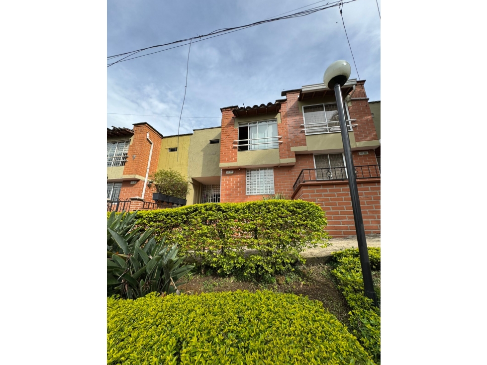 Venta de casa en Envigado 180 mts, Al lado de Mayorca
