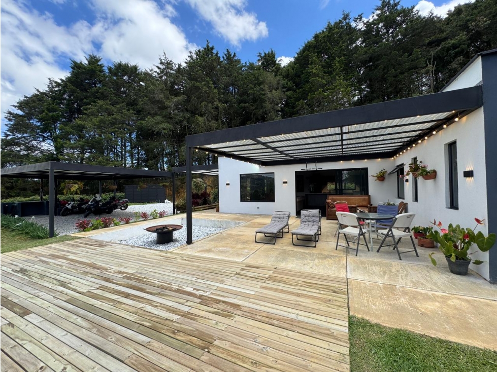 Venta de casa campestre en Guarne 3244 mts
