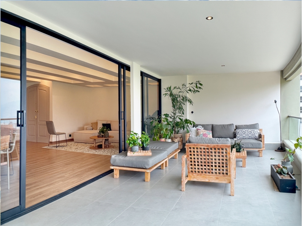 VENTA DE APARTAMENTO REMODELADO CON ESPACIOS ÚNICOS EN LOS BALSOS — foto 3