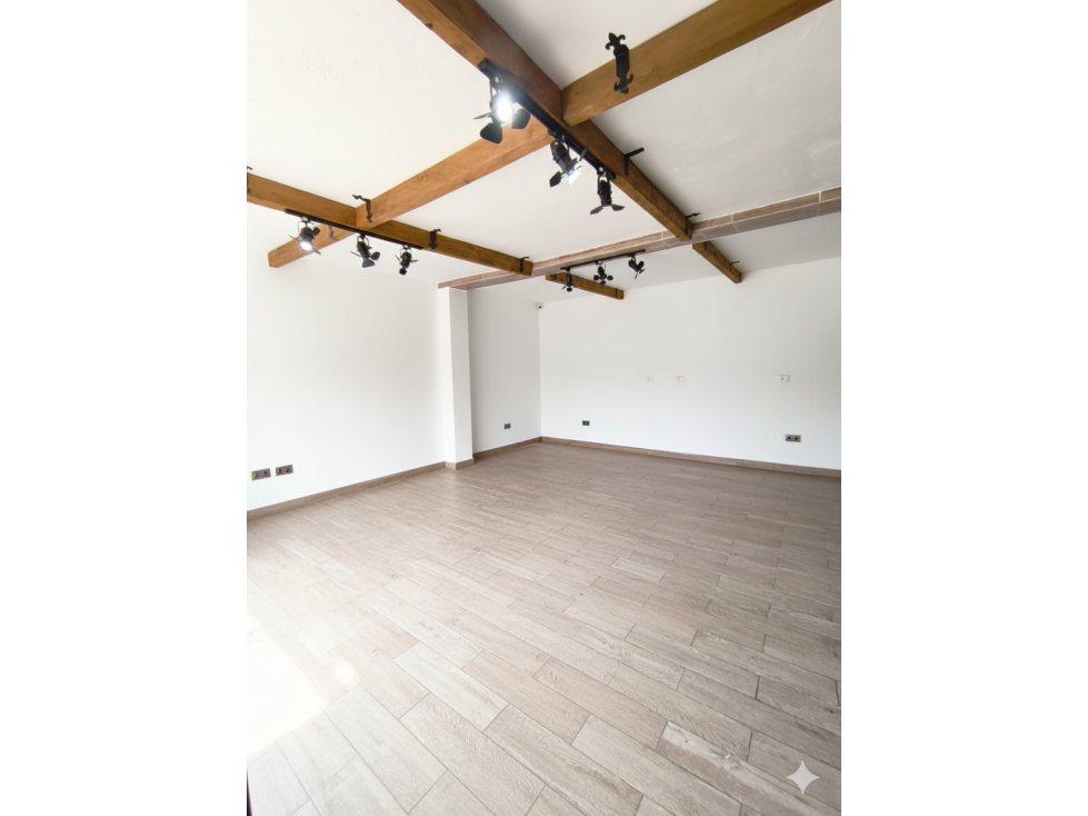 VENTA LOCAL DE 64 M2 EN VIA PRINCIPAL A 100 MTS DEL PARQUE EL RETIRO — foto 2