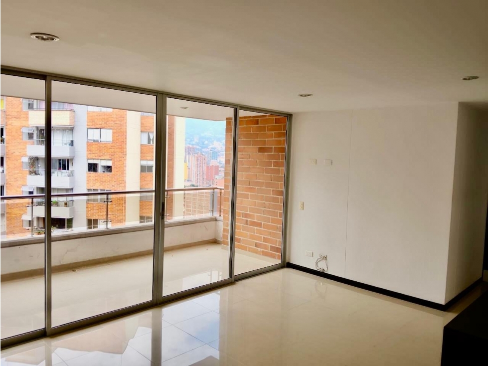 A la venta apartamento grande, sector lomitas, sabaneta.
