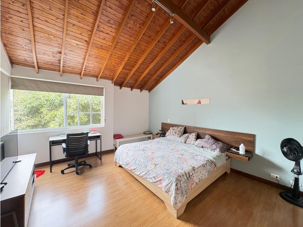 Vendo Casa 3 Niveles en El Poblado Castropol — foto 3