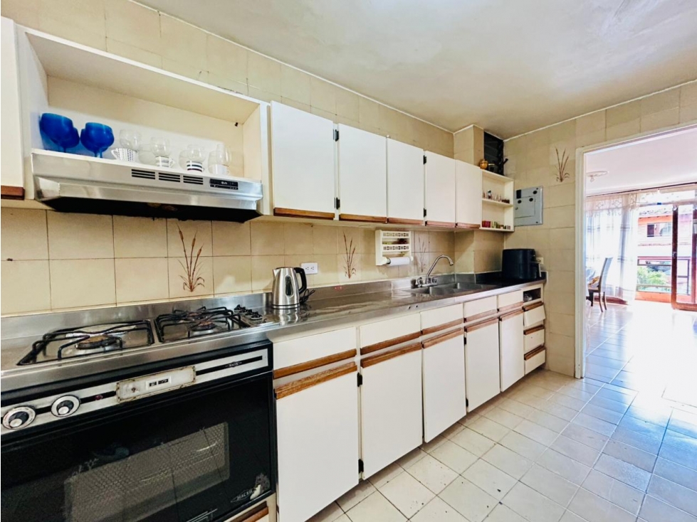 VENTA DE APARTAMENTO PARA REFORMAR CERCA AL ESTADIO MEDELLÍN — foto 3