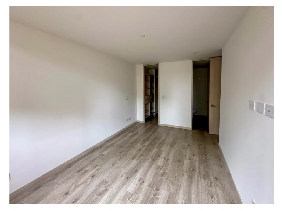 APARTAMENTO EN VENTA TRES CANTOS, EL POBLADO — foto 3