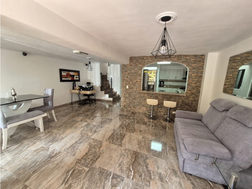 VENDO AMPLIA CASA EN SABANETA, UNIDAD CERRADA SECTOR LA FLORIDA — foto 3