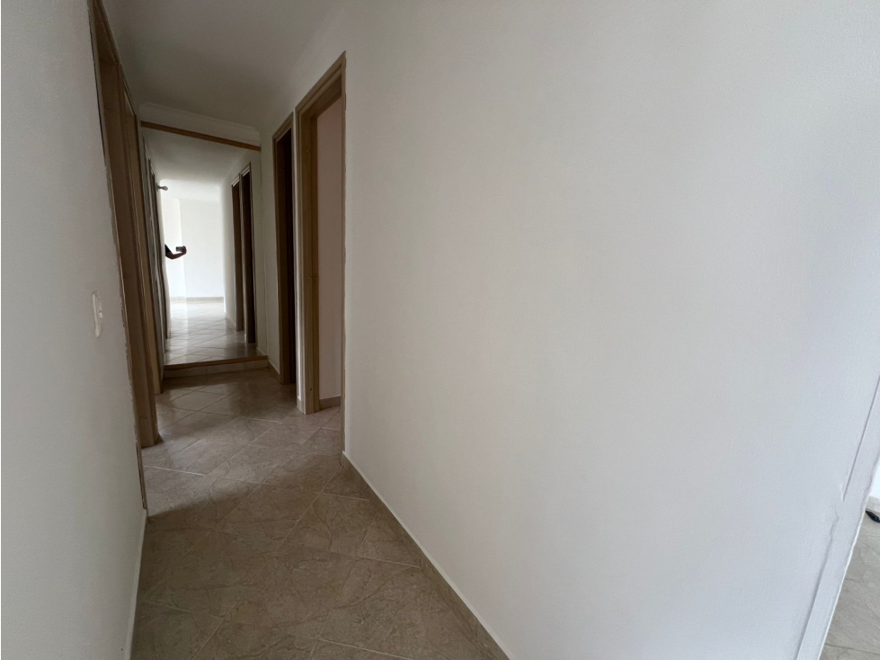 VENTA APARTAMENTO LOMA DE LOS BERNAL — foto 3