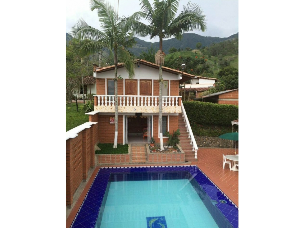 FINCA CON PESEBRERA EN LOTE DE 2.400m2 EN VENTA EN COPACABANA — foto 2