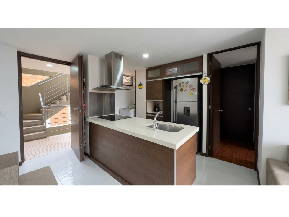 VENDO APARTAMENTO EN SABANETA, CALLE DEL BANCO ZONA PLANA