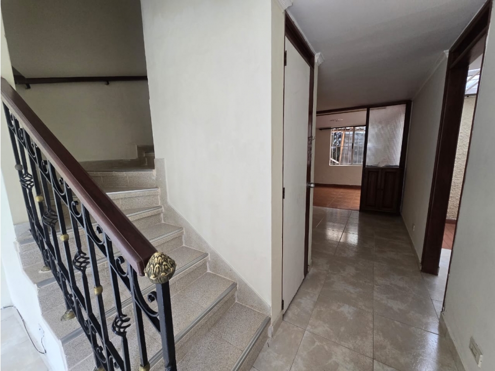 Venta de Casa Para Reforma en el Sector Suramérica en Itagüí. 70.7 Mts — foto 3