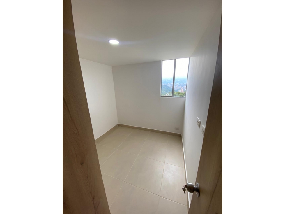 Oportunidad, SAN ANTONIO DE PRADO ( PARQUEADERO PRIVADO) — foto 3