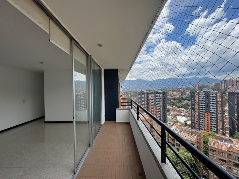 Venta apartamento Medellín Loma de los Bernal área 78 m2
