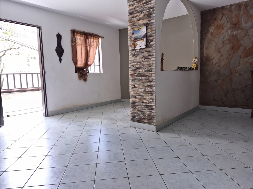 VENDO CASA 2DO PISO EN CASTILLA CERCA A SAN JUDAS | CALLE AMPLIA — foto 3
