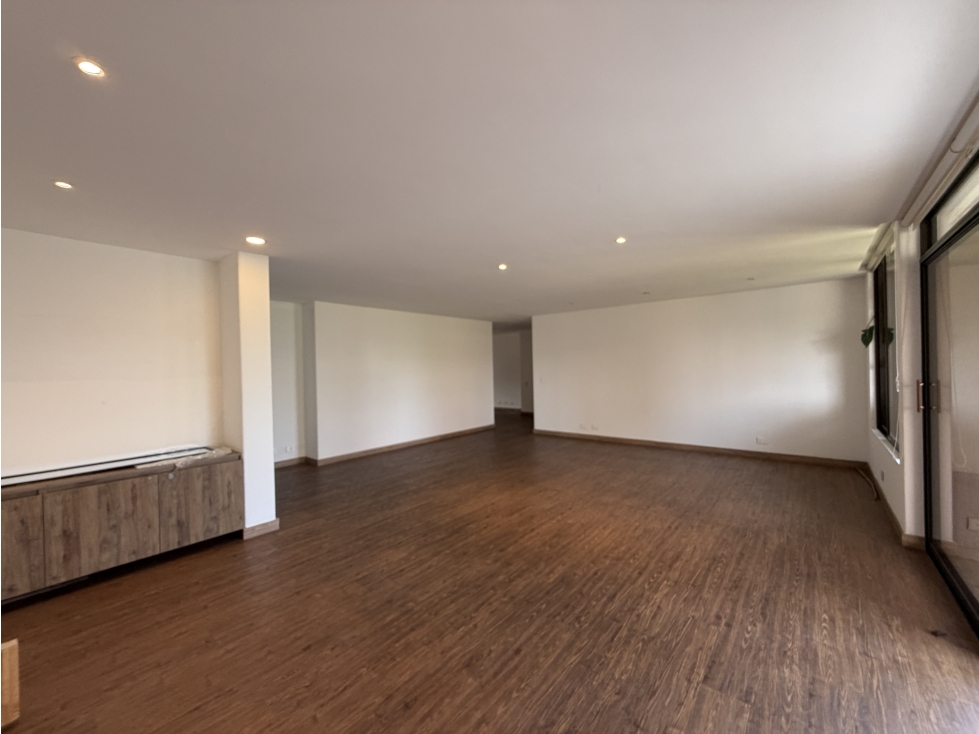 VENTA APARTAMENTO REFORMADO DE 205 M² CON 3 PARQUEADEROS | EL POBLADO — foto 3