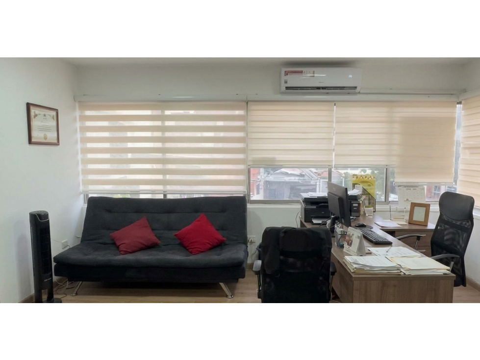 VENTO LOCAL COMERCIAL ESQUINERO EN PLENA AV. ORIENTAL CON LA PLAYA