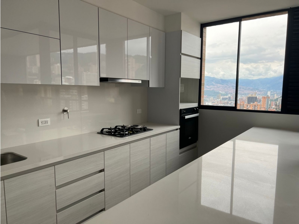 Arriendo Apto LOMA LALINDE EL POBLADO MEDELLIN — foto 3