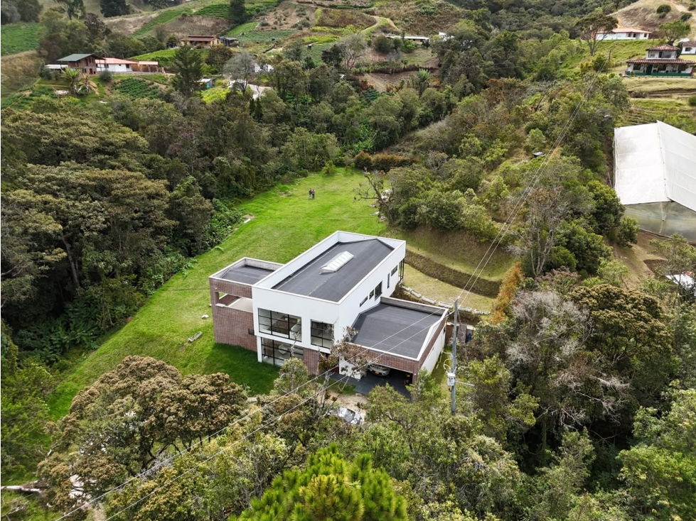 Venta de casa campestre en el Alto de palmas, 4550 mts Envigado