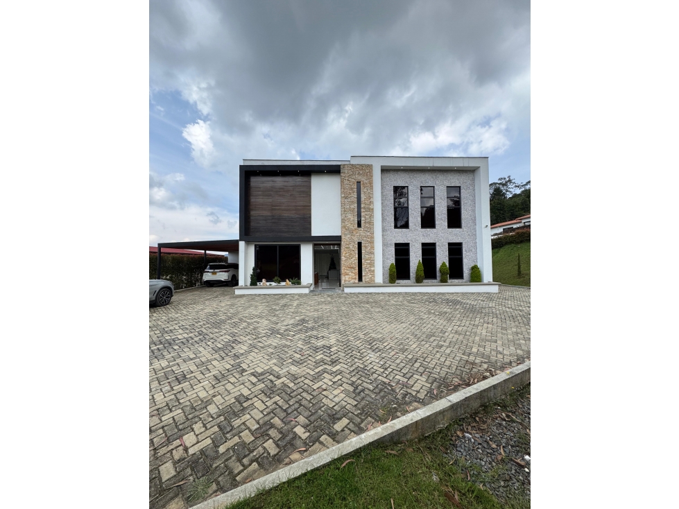 Venta de Casa de Lujo Amoblada Sector El Montañez en Guarne/Antioquia
