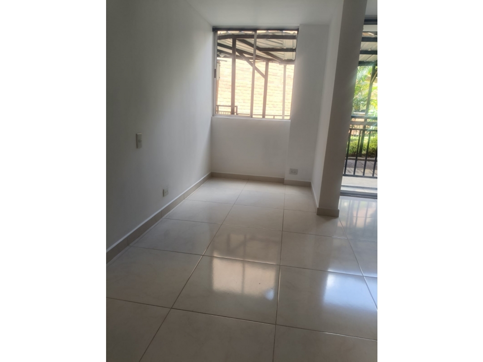 VENTA DE APARTAMENTO CON PARQUEADERO EN SABANETA - LA DOCTORA — foto 2
