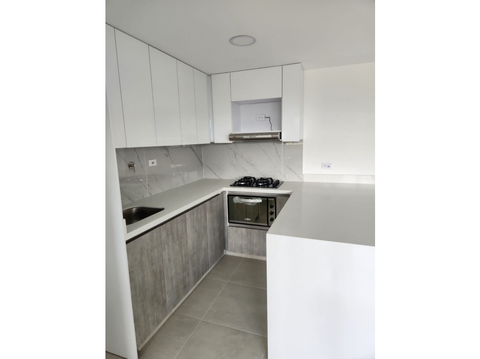 Apartamento de 109 m2 con terraza en venta en La Ferrería, La Estrella — foto 4