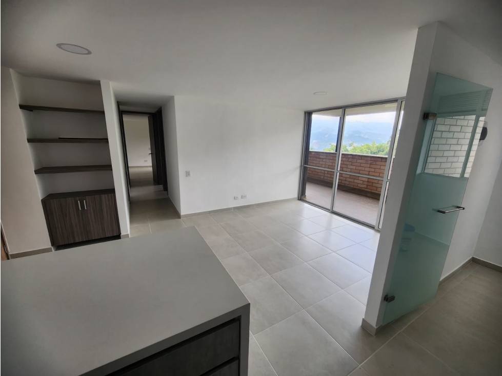 Apartamento de 109 m2 con terraza en venta en La Ferrería, La Estrella — foto 2