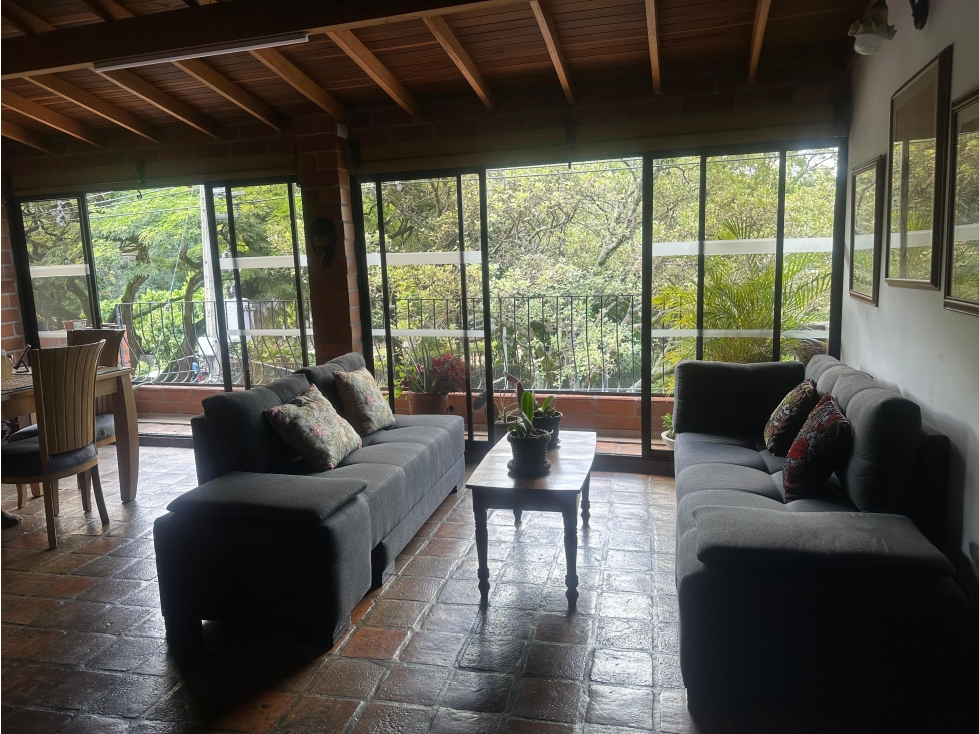 Se vende Edificación con 7 apartamentos cerca a la UPB