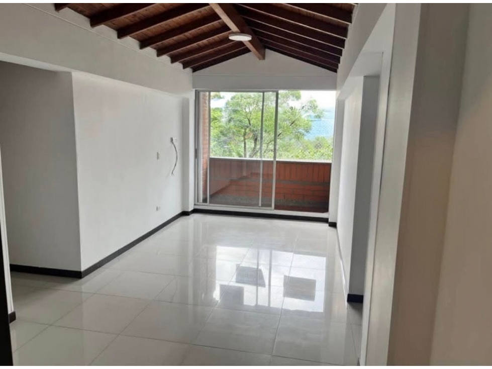 Apartamento en Venta en La Loma de los Bernal - Mall Gran via