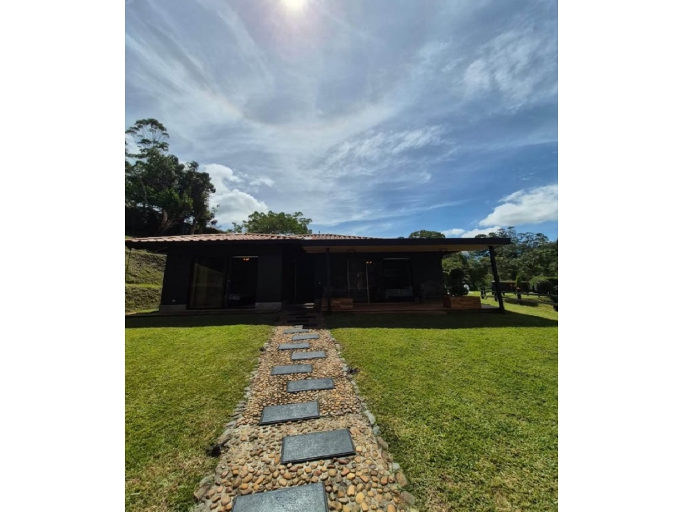 CASA CAMPESTRE AMOBLADA EN VENTA EN RIONEGRO - ANTIOQUIA