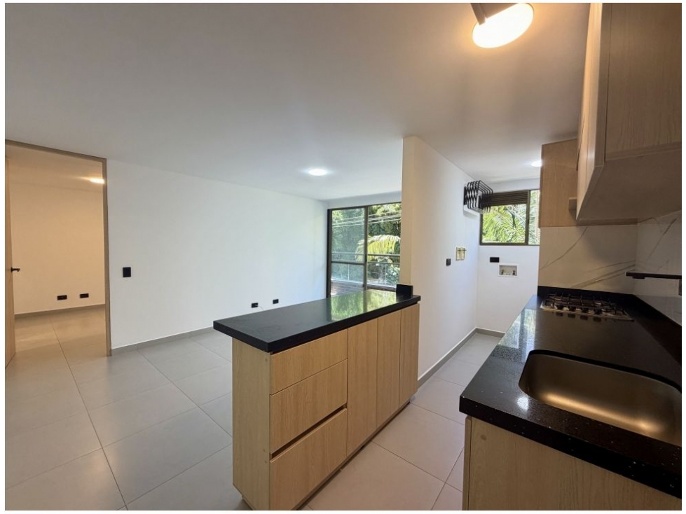 APARTAMENTO REMODELADO EN VENTA SECTOR LINARES, CERCA DE EL TESORO — foto 4