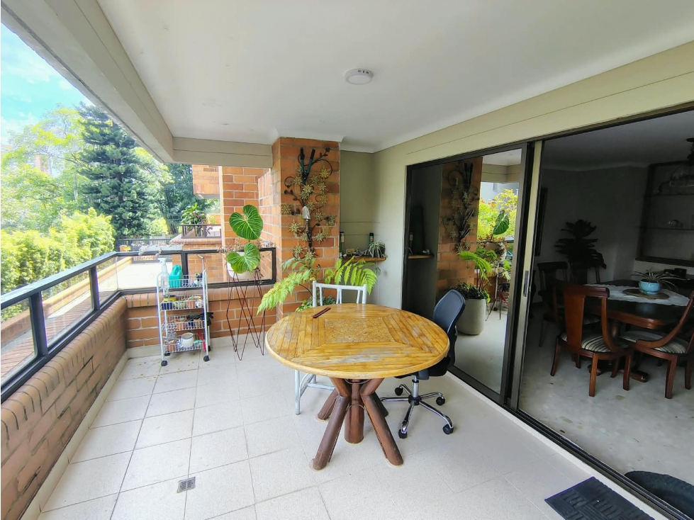VENTA AMPLIO APARTAMENTO POBLADO SAN LUCAS CON TERRAZA — foto 4