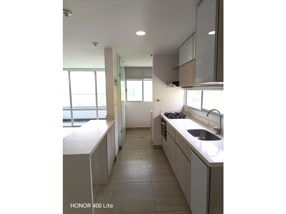 EN VENTA APARTAMENTO EN SABANETA, SECTOR LAS LOMITAS — foto 3