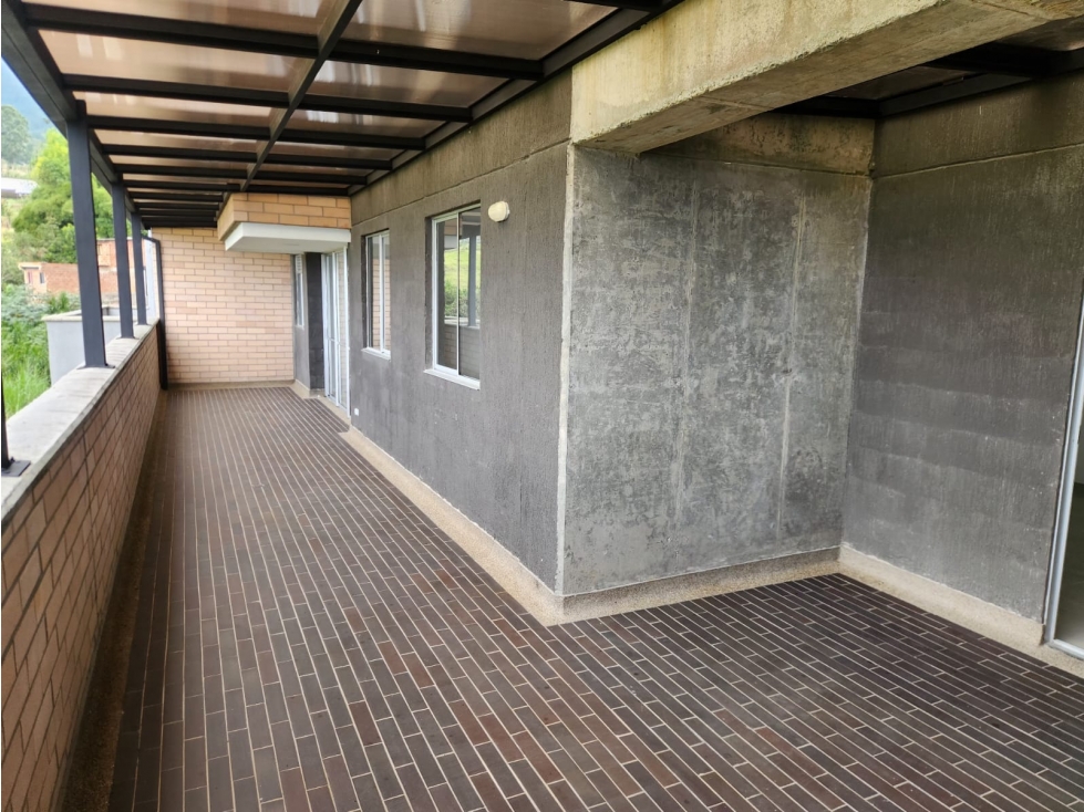 Apartamento de 109 m2 con terraza en venta en La Ferrería, La Estrella