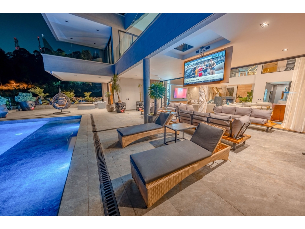 Venta de Casa Campestre Amoblada en El Poblado Medellín 2.600 mts — foto 3