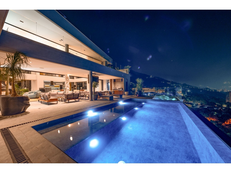 Venta de Casa Campestre Amoblada en El Poblado Medellín 2.600 mts — foto 4