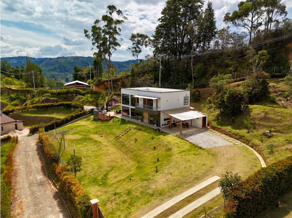 Venta de casa campestre en Guarne 2500 mts