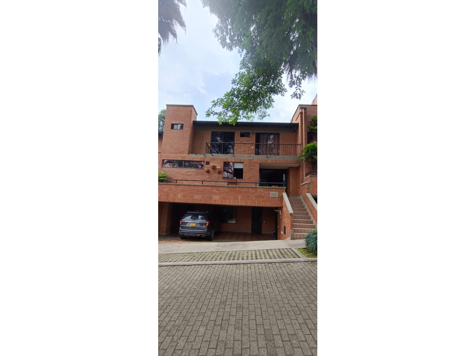 VENTA CASA UNIFAMILIAR EN LA LOMA DE LAS BRUJAS, ENVIGADO