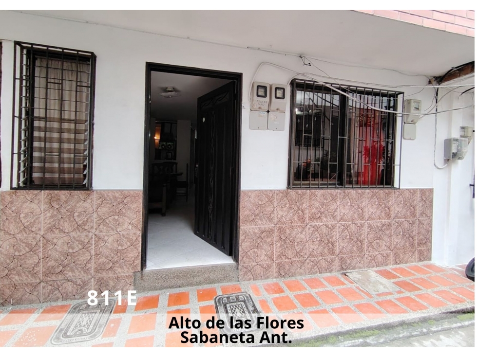 Oportunidad en Sabaneta: Casa 1er piso para remodelar a tu gusto