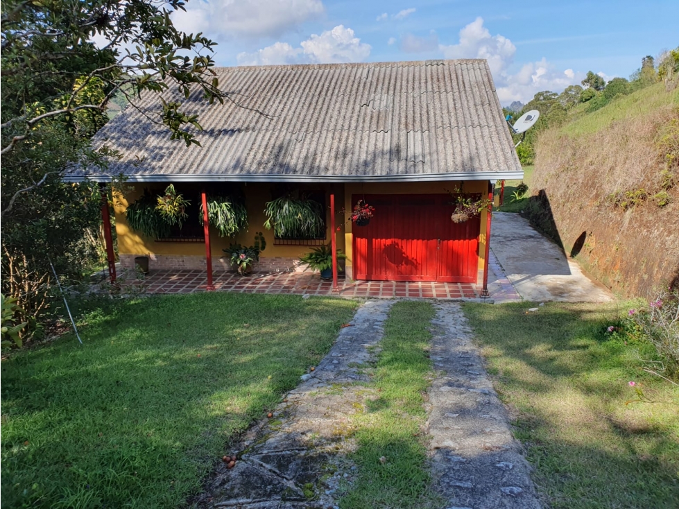 Casa en El Peñol con lote de 6.125 m2 - 4