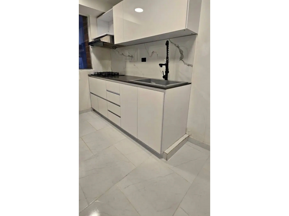 APARTAMENTO DE 84m2 EN VENTA EN LA LOMA DE LOS BERNAL - MEDELLIN — foto 2