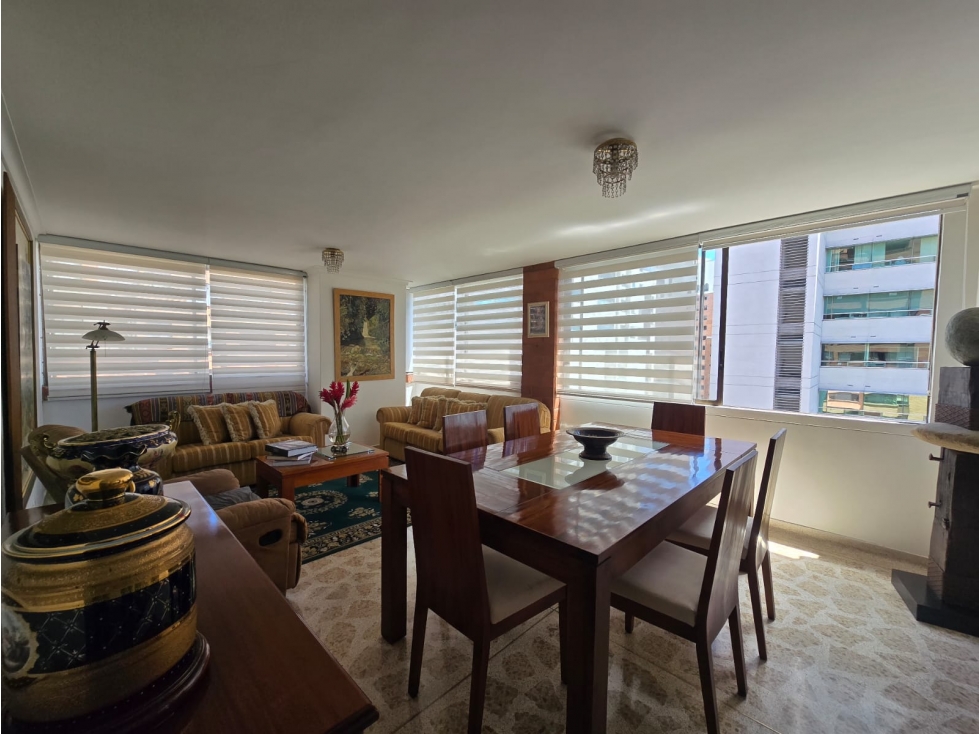 Se Vende Apartamento, 1 Cuadra de Av. Poblado 133mts