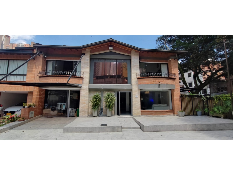 SE VENDE CASA EN SABANETA ZONA PLANA 350 MTS