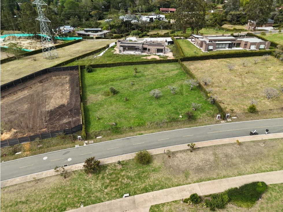 Venta de Lote 2000 mts en la Ceja 100% plano, Vista al lago - 1