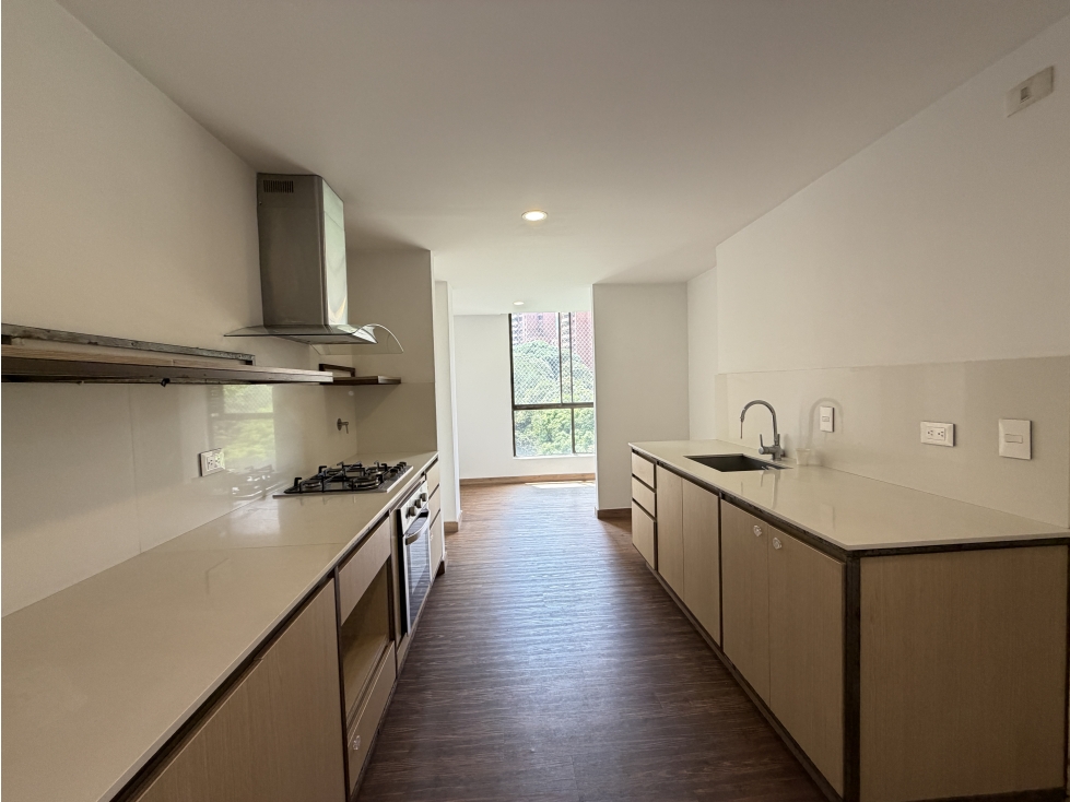 VENTA APARTAMENTO REFORMADO DE 205 M² CON 3 PARQUEADEROS | EL POBLADO — foto 5