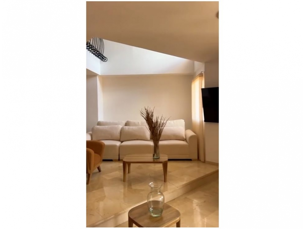 VENDO EXCLUSIVO APARTAMENTO DÚPLEX AMOBLADO EN LAURELES — foto 2
