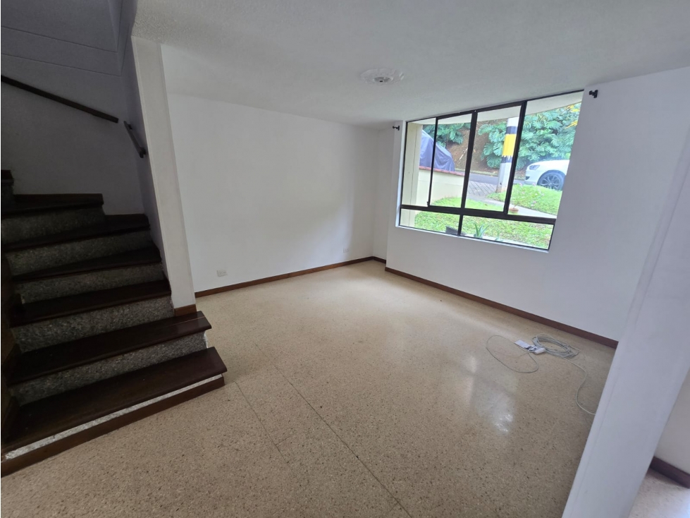 SE VENDE CASA EN EL.BARRIO EL DORADO EN ENVIGADO 135 MTS - 4