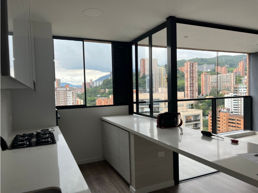 Arriendo Apto LOMA LALINDE EL POBLADO MEDELLIN — foto 5
